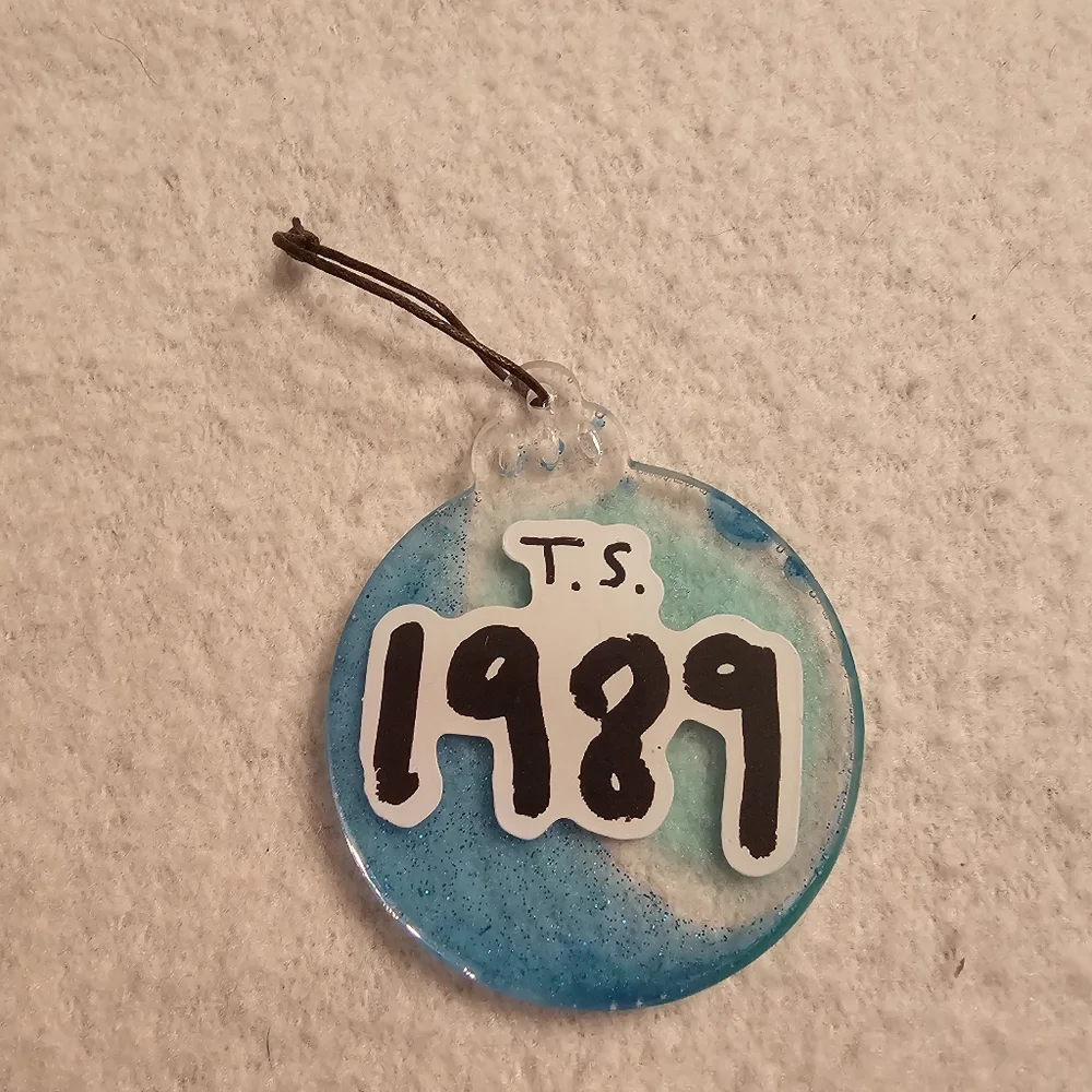 Handmade Resin Beautiful Beacons Taylor Swift 1989 Ornament